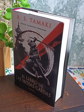 El Libro de Las Hojas Caídas – A. S. Tamaki