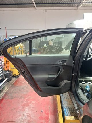 PUERTA TRASERA IZQUIERDA Opel Insignia Berlina (2008->)