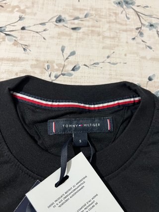T-shirt Tommy Hilfiger Preta Tamanho S