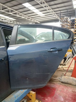 PUERTA TRASERA IZQUIERDA Opel Insignia Sports Tourer (2008->)