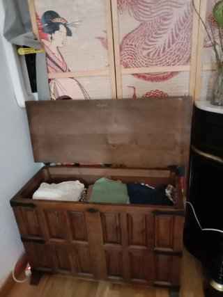 Baúl antiguo de madera estilo castellano