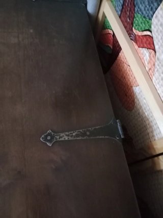 Baúl antiguo de madera estilo castellano