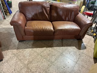 Conjunto de sofás de piel marrón
