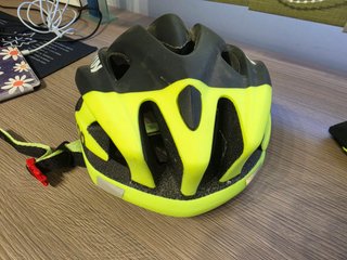 Casco B'Twin 700 Amarillo con cubrebotas y guantes