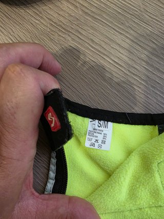 Casco B'Twin 700 Amarillo con cubrebotas y guantes