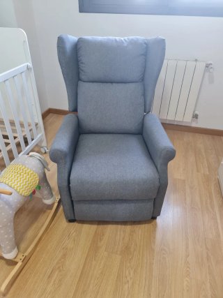 Sillón de lactancia y masaje gris