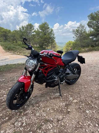 Ducati Monster 821 Roja