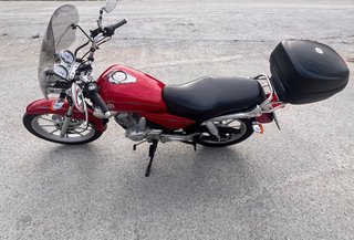 Yamaha ybr 125 Custom Roja y negra