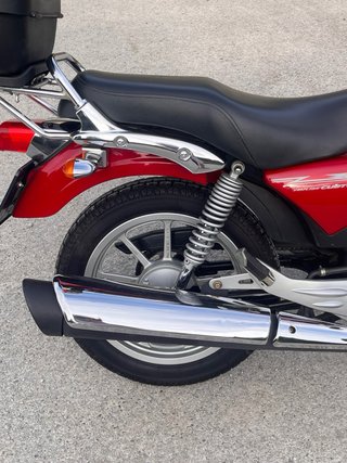 Yamaha ybr 125 Custom Roja y negra
