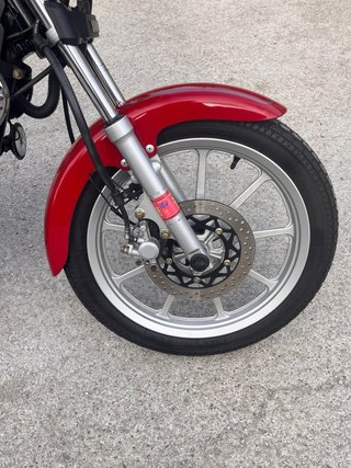 Yamaha ybr 125 Custom Roja y negra