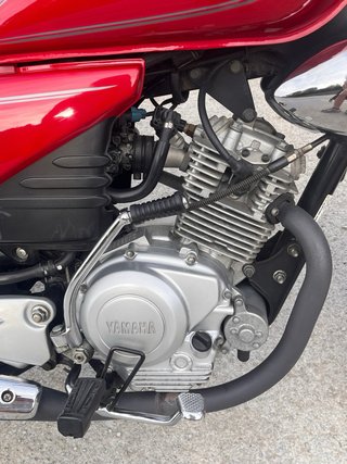 Yamaha ybr 125 Custom Roja y negra