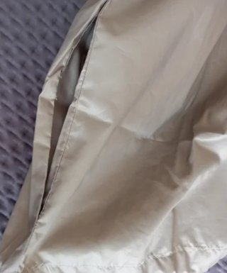 Chubasquero Quechua beige. Poco uso.