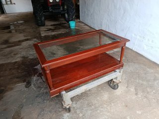Baúl antiguo de madera y metal. Regalo mesa baja