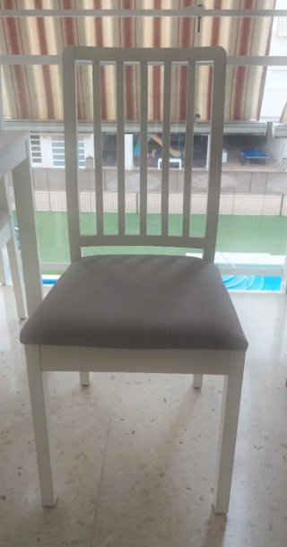 Mesa extensible Ikea 84/120x74 + 4 sillas
