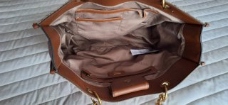Bolso Guess Grande Marrón y Dorado