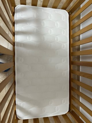 Cuna con ruedas  + colchon nuevo + proteccion