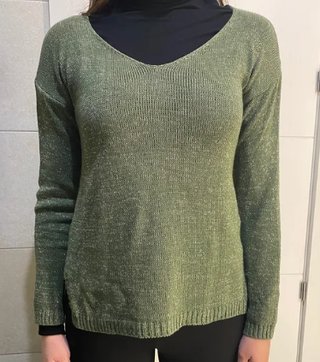 Jersey punto verde oliva e hilo plateado. Talla S.