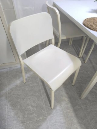 Mesa y 4 sillas de cocina blancas
