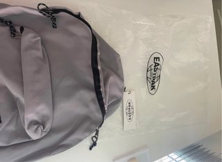 Mochila urbana gris estilo Eastpak - ¡Nueva con et