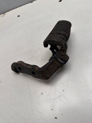 Soporte Reposapiés Izq BMW F 650 (98)