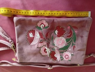 Bolso bordado rosa y rojo