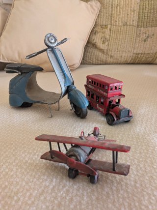 Miniaturas Vespa, Bus y Avión