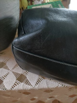 Borsa vera pelle con borchie nera