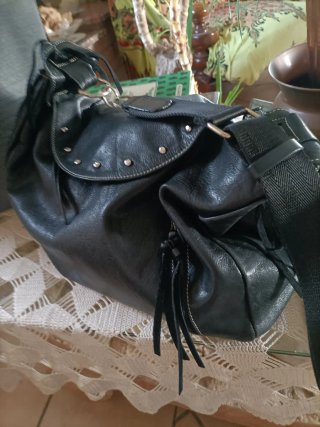 Borsa vera pelle con borchie nera