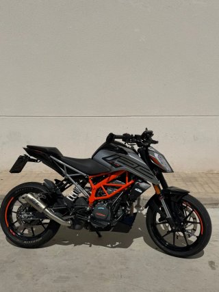 KTM 125 Duke Negra y Naranja