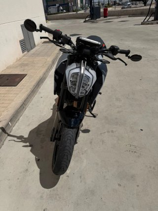 KTM 125 Duke Negra y Naranja