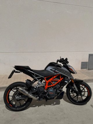 KTM 125 Duke Negra y Naranja