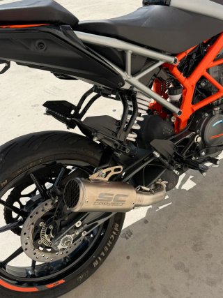 KTM 125 Duke Negra y Naranja