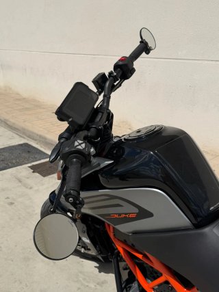 KTM 125 Duke Negra y Naranja