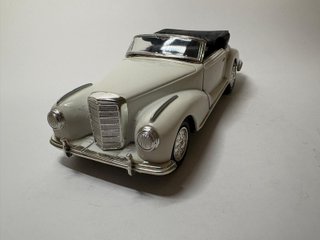 Mercedes-Benz 300 S Cabriolet W188 1:24 modellino