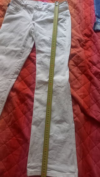 Jeans bianchi vita bassa gamba larga svasata