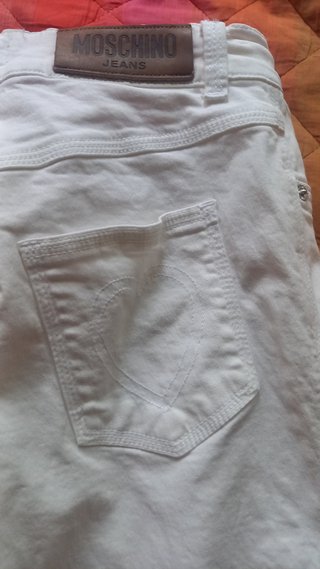 Jeans bianchi vita bassa gamba larga svasata
