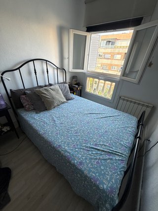 Cama de forja negra Ikea