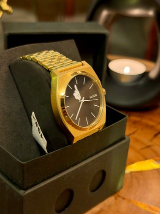 Reloj Nixon Mickey Mouse Dorado