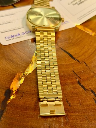 Reloj Nixon Mickey Mouse Dorado