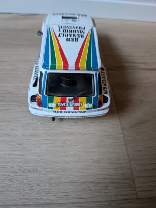 Coche Scalextric Renault 5 Rally Madrid