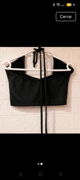 Camiseta negra con aro y cordones