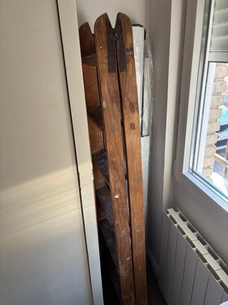 Escalera de madera plegable