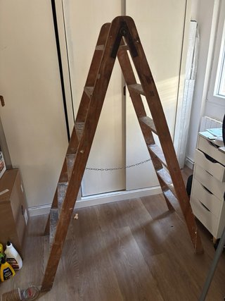 Escalera de madera plegable