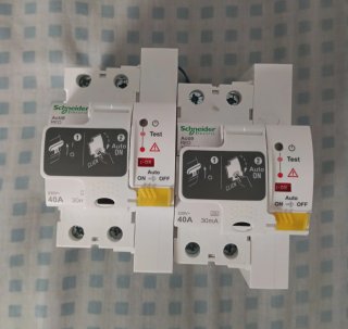 2 x Rearmable Schneider electric Acti9 2P 40A 30MA