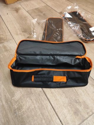 Neceser negro y naranja nuevo a estrenar
