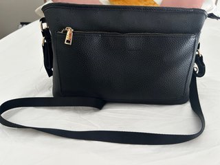 Bolso bandolera negro piel para carro