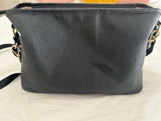 Bolso bandolera negro piel para carro