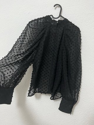 Blusa de gasa con volantes y estampado tie-dye