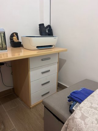 Armario y escritorio de madera
