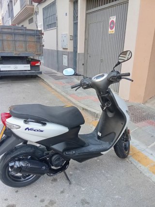 Yamaha Neos 49cc Scooter Blanco